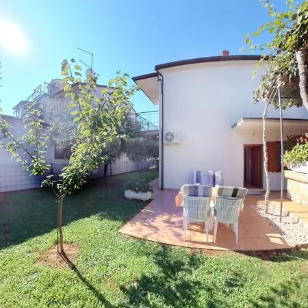 Quiet Garden In Apartman