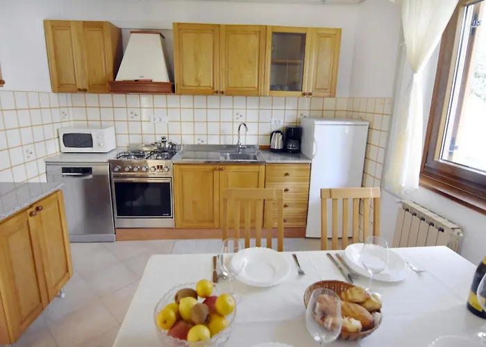 Quiet Garden In Apartamento Umag