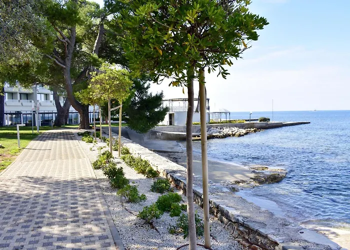 Quiet Garden In Apartamento Umag