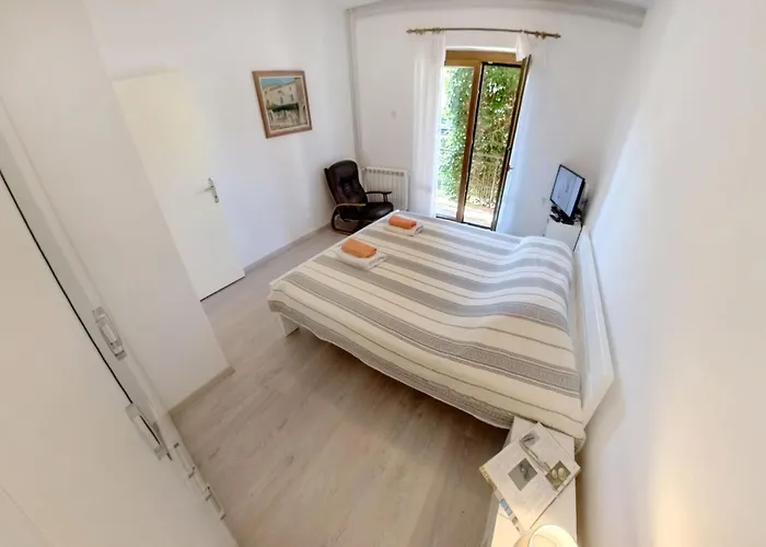 Appartement Quiet Garden In Umag