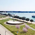 Апартаменты Quiet Garden In *