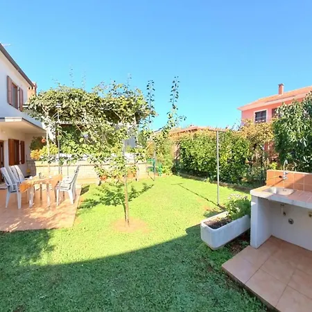 Quiet Garden In דירה